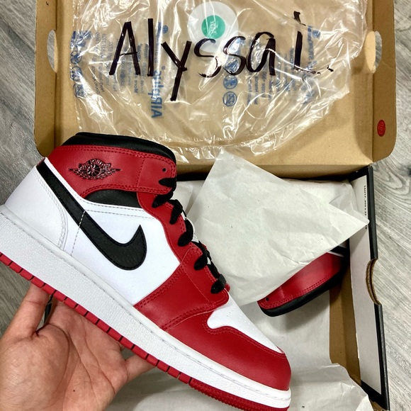 Jordan 1 mid chicago 8 women’s 7 youth - Picture 1 of 4